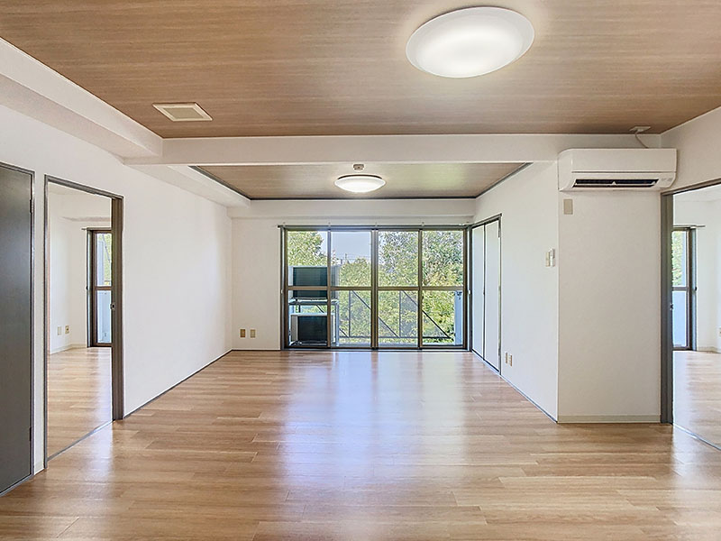 エミネンスコート八日市 301